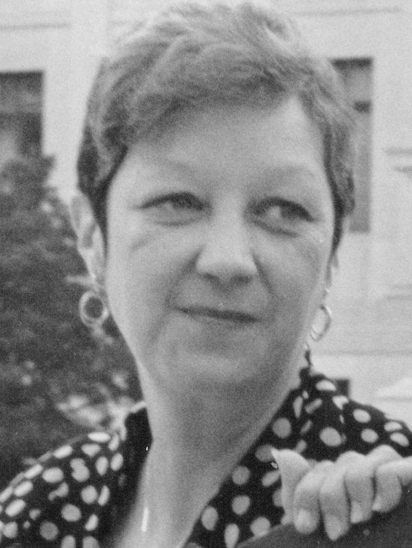 Norma_McCorvey_(Jane_Roe)_onthe_steps_of_the_Supreme_Court,_1989_(cropped).jpg